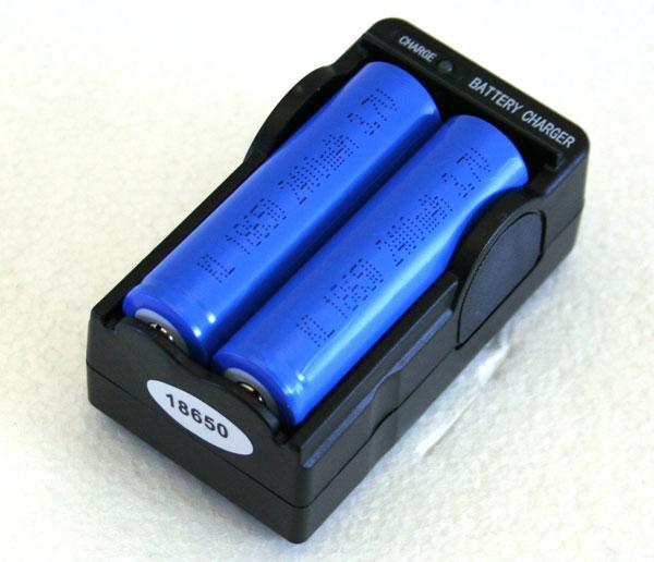 GPB M703 Battery Charger includes 2 x 18650 batteries - ZoomCamera.co.za